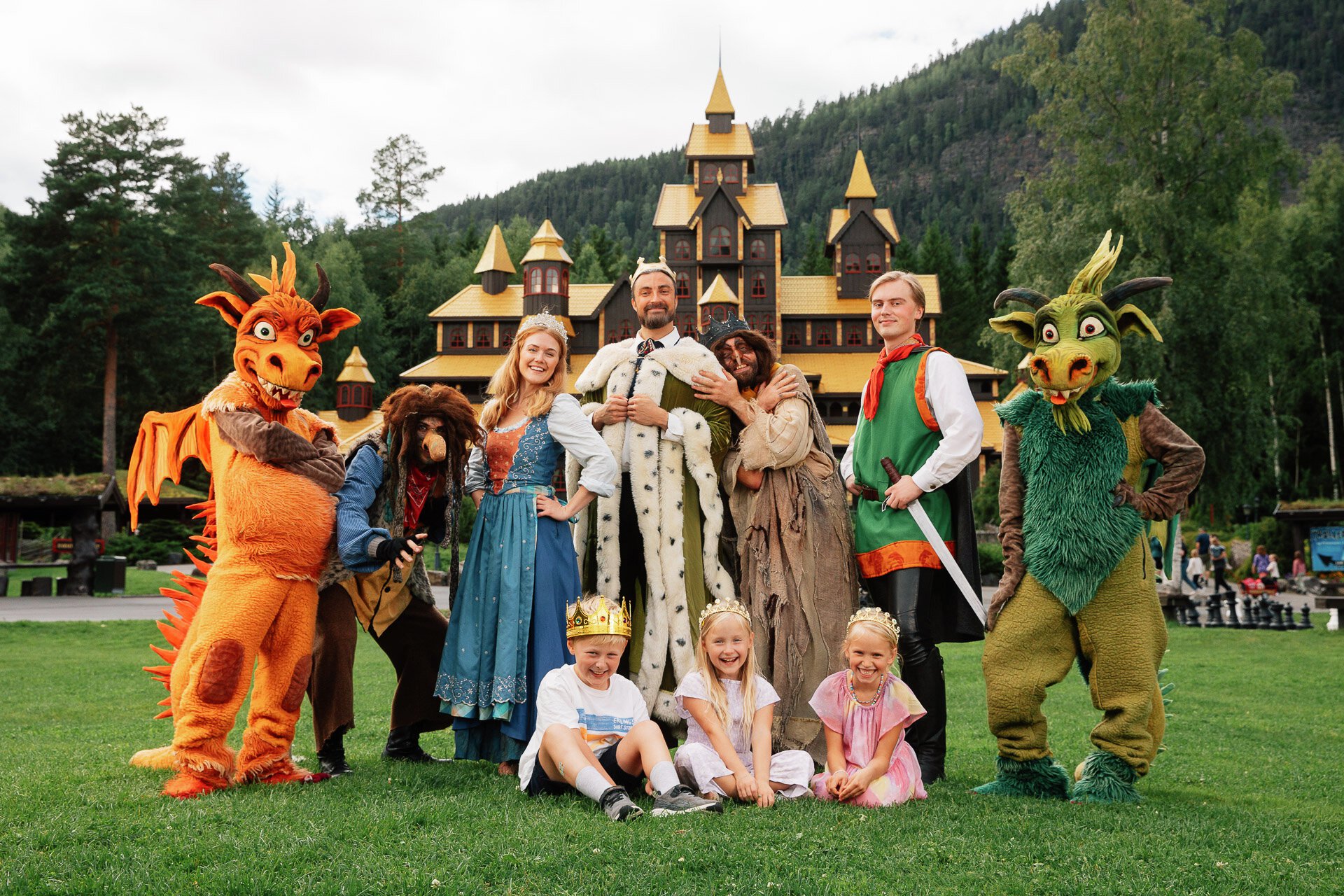 Foran slottet i Hunderfossen Eventyrpark
Foto: Emil Nyeng