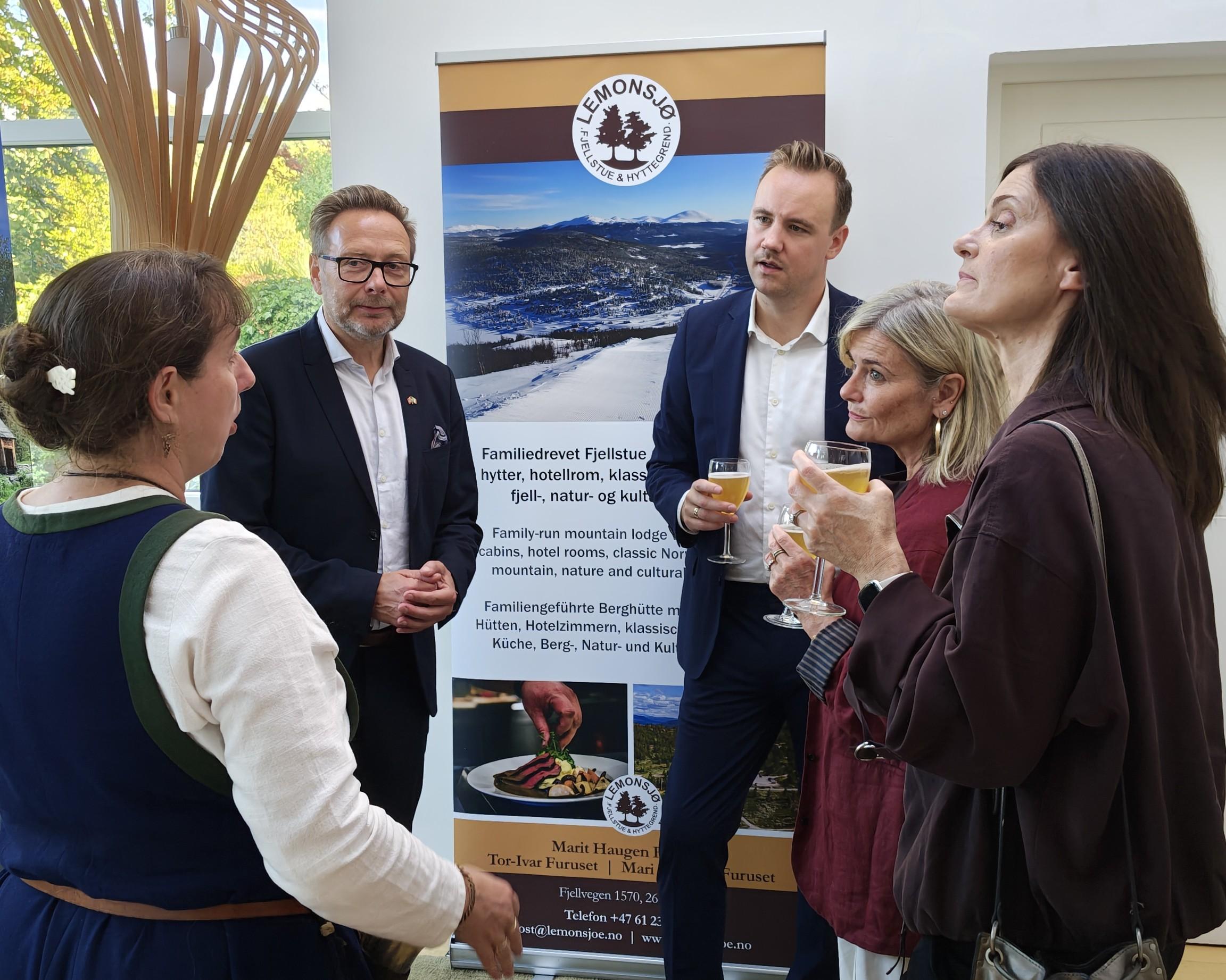 Representanter fra Anno museum, Alpinco og Museene på Lillehammer i dialog med irske journalister og turoperatører under et nettverksarrangement i Dublin.
